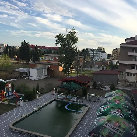 Mercury 3 Two Bedroom Eh Lägenhet Slăntjev Brjag